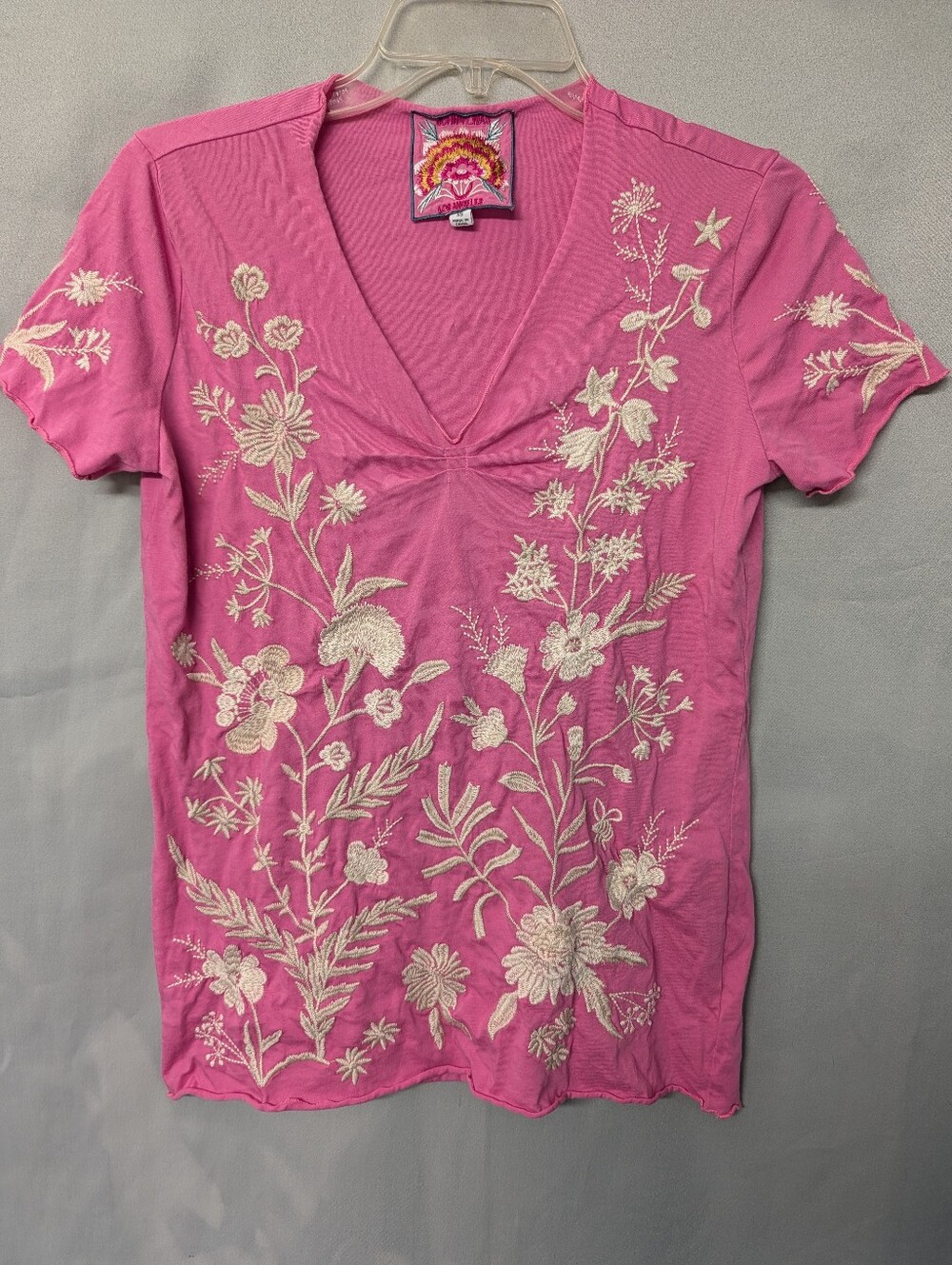 Johnny Was 🩷 Marseille Pink Short-Sleeve V-Neck Tee Floral Embroidery Size XS